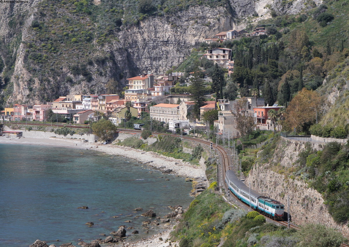 656 *** mit dem IC 724 (Siracusa-Roma Termini) bei Taormina 26.3.17