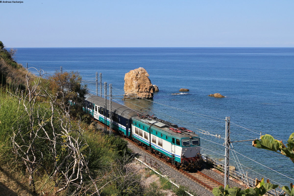 656 294 mit dem ICN 1964 (Palermo Centrale-Messina Centrale) bei Tusa 6.10.16