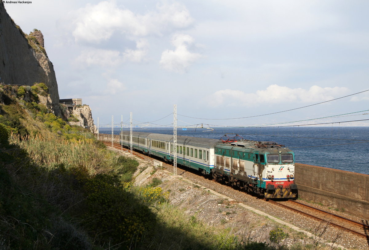 656 497 mit dem IC 721 (Messina Centrale-Siracusa) bei Ali Terme 26.3.17