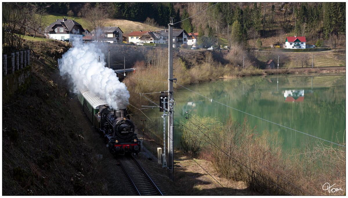 657.2770 + 1141.21 fahren mit einem Sonderzug von Ampflwang nach Admont, hier bei der Durchfahrt in Großraming. 30.3.2019