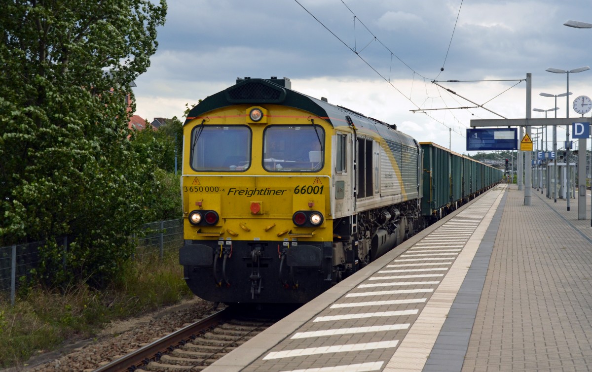 66001 der FPL donnerte am 17.08.14 mit einem leeren Hochbordwagenzug aus dem Steinbruch Lüptitz durch Bitterfeld Richtung Dessau. Ziel des Zuges war Dönstedt Steinwerke.