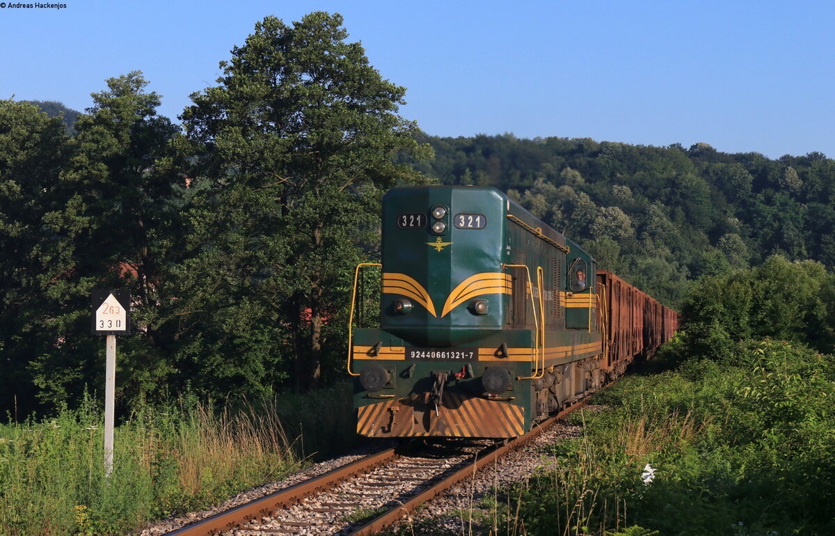 661 321 und 611 275 (Schublok) mit einem E-Wagenzug Richtung Lukavac bei Jošava 16.6.22