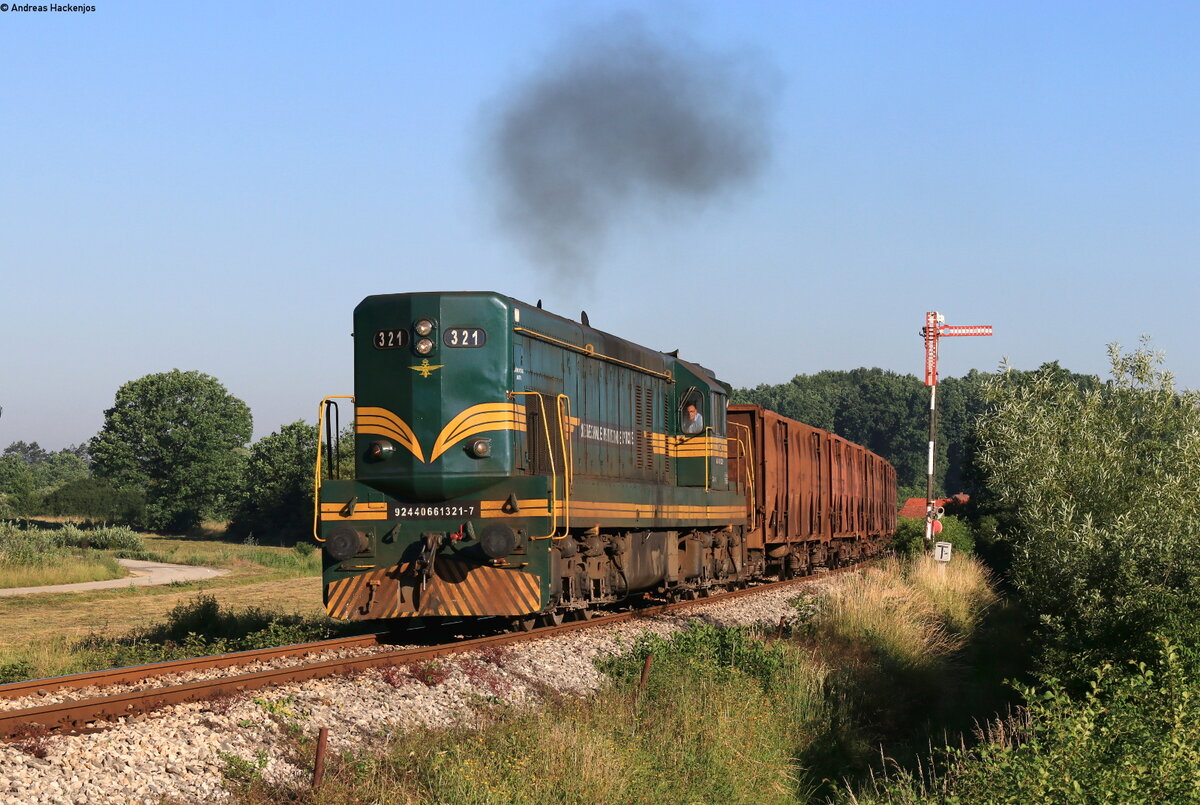 661 321 und 611 275 (Schublok) mit einem E-Wagenzug Richtung Lukavac bei Sočkovac 16.6.22