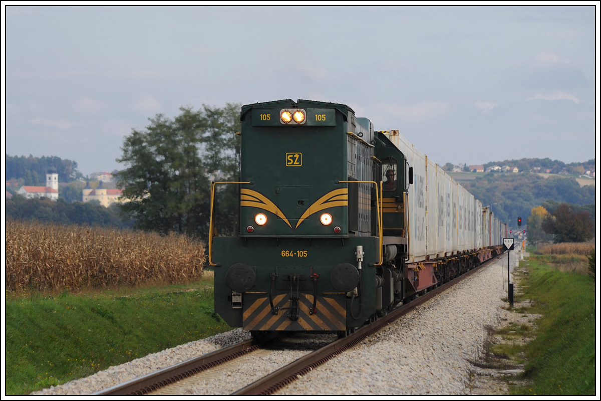 664-105 am 10.10.2013 aufgenommen vor der Haltestelle in Osluevci.
