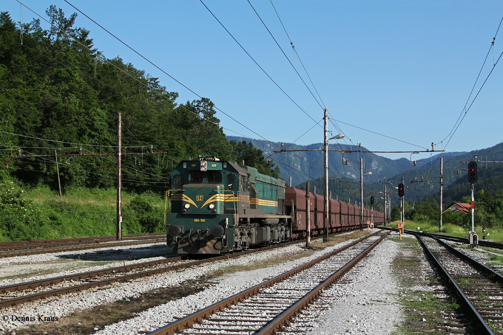 664 108 mit einem Erzzug am 08.06.2014 in Borovnica.