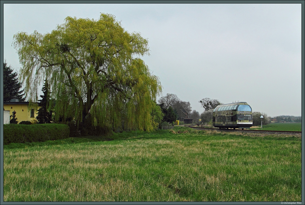 670 003  Füstin Louise  verlässt den Bahnhof Wörlitz am 06.04.2014 Richtung Dessau. 