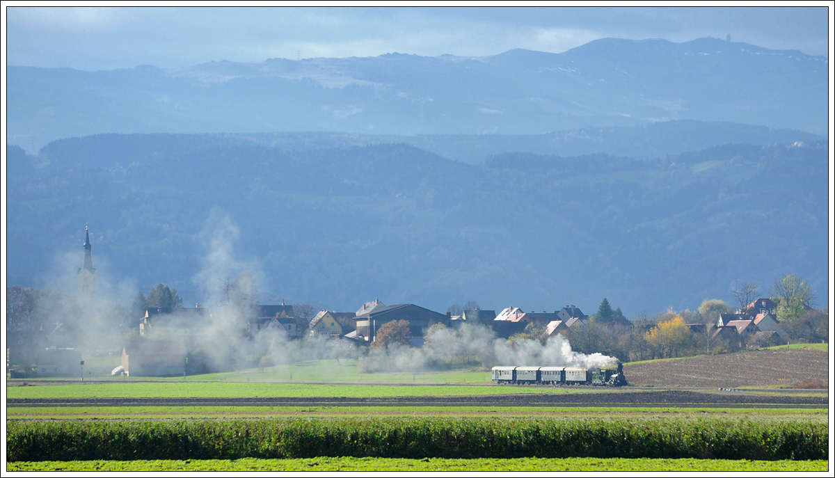 671 der GKB am 29.10.2016 von Wies nach Lieboch, ab Deutschlandsberg als SPZ 8544 unterwegs, mit Blick auf Groß St. Florian.