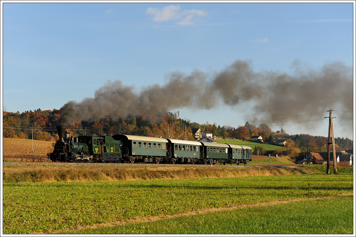671 der GKB am 29.10.2016 von Wies nach Lieboch, ab Deutschlandsberg als SPZ 8544 unterwegs, kurz nach der Haltestelle Oisnitz-St. Josef.