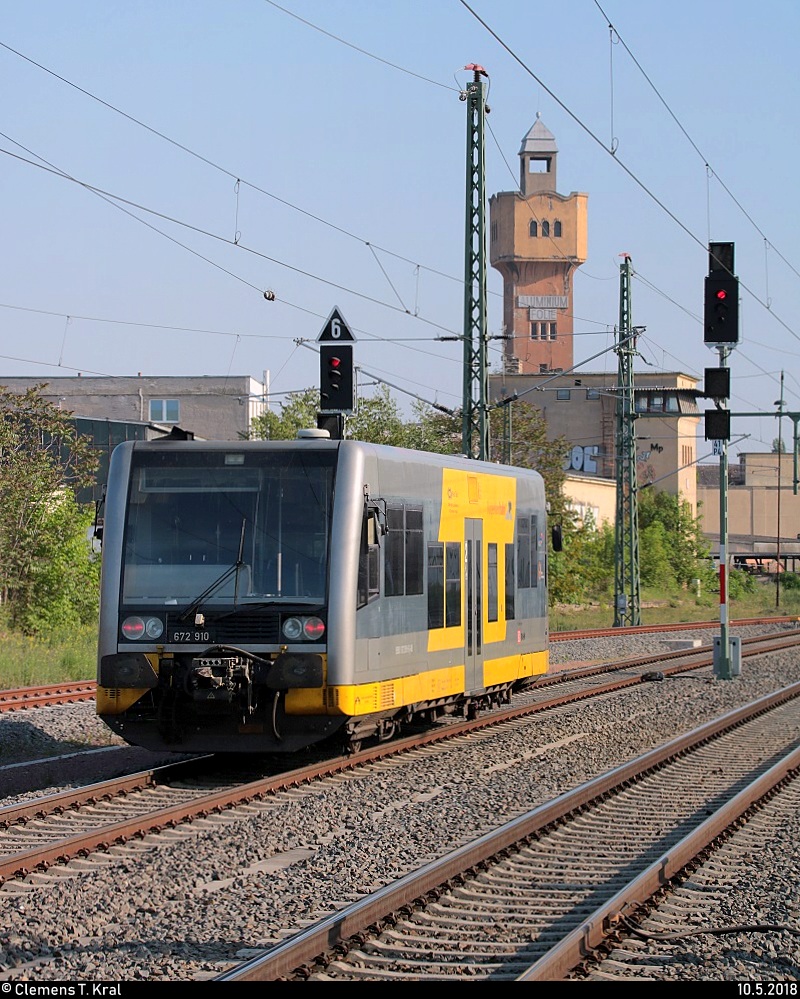 672 910 (DWA LVT/S) der Burgenlandbahn (DB Regio Südost) ist im Bahnhof Merseburg abgestellt und beginnt demnächst seine Fahrt als RB 16837 (RB78) nach Mücheln(Geiseltal) auf Gleis 4.
[10.5.2018 | 8:26 Uhr]