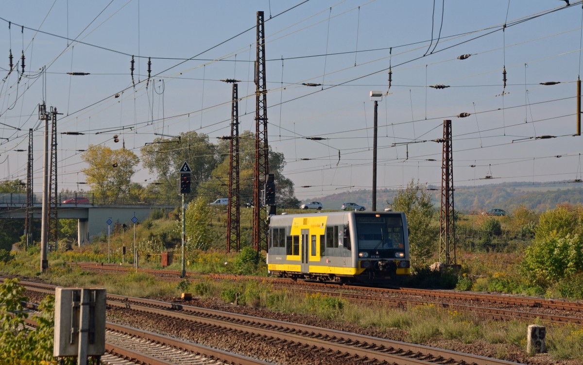 672 910 erreicht am 12.10.15 aus Wangen kommend den Bahnhof Naumburg.