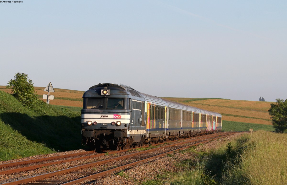 67591 mit dem TER30901 (Sarreguemines-Strasbourg) bei Minversheim 18.5.15