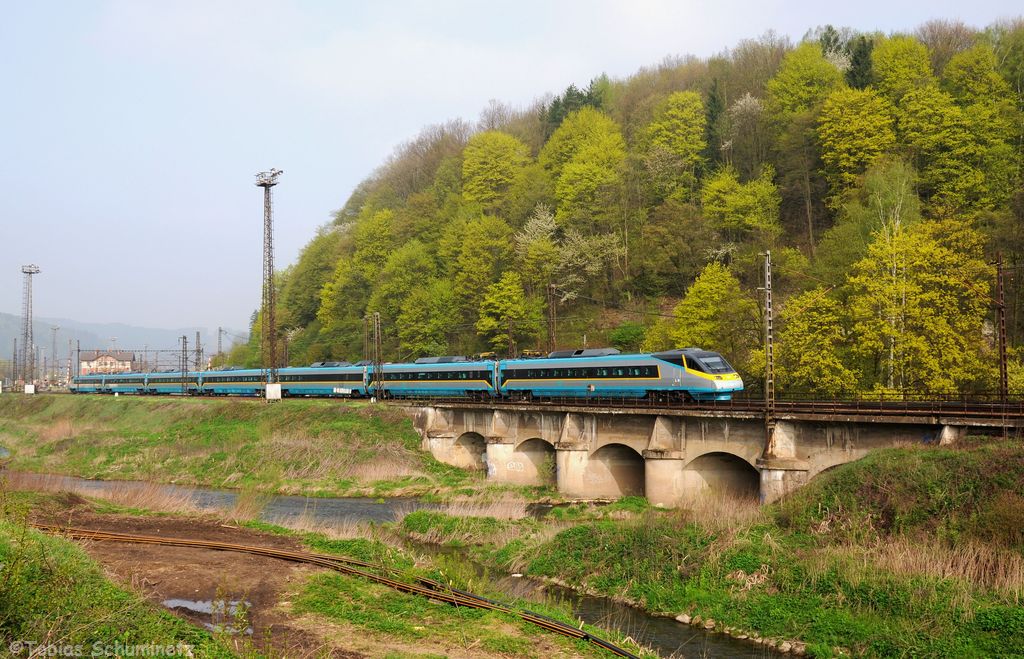 680 004 als SC 503  SC Pendolino  von Praha hl.n. nach Ostrava hl.n. am 30.04.2013 in Ústí nad Orlicí