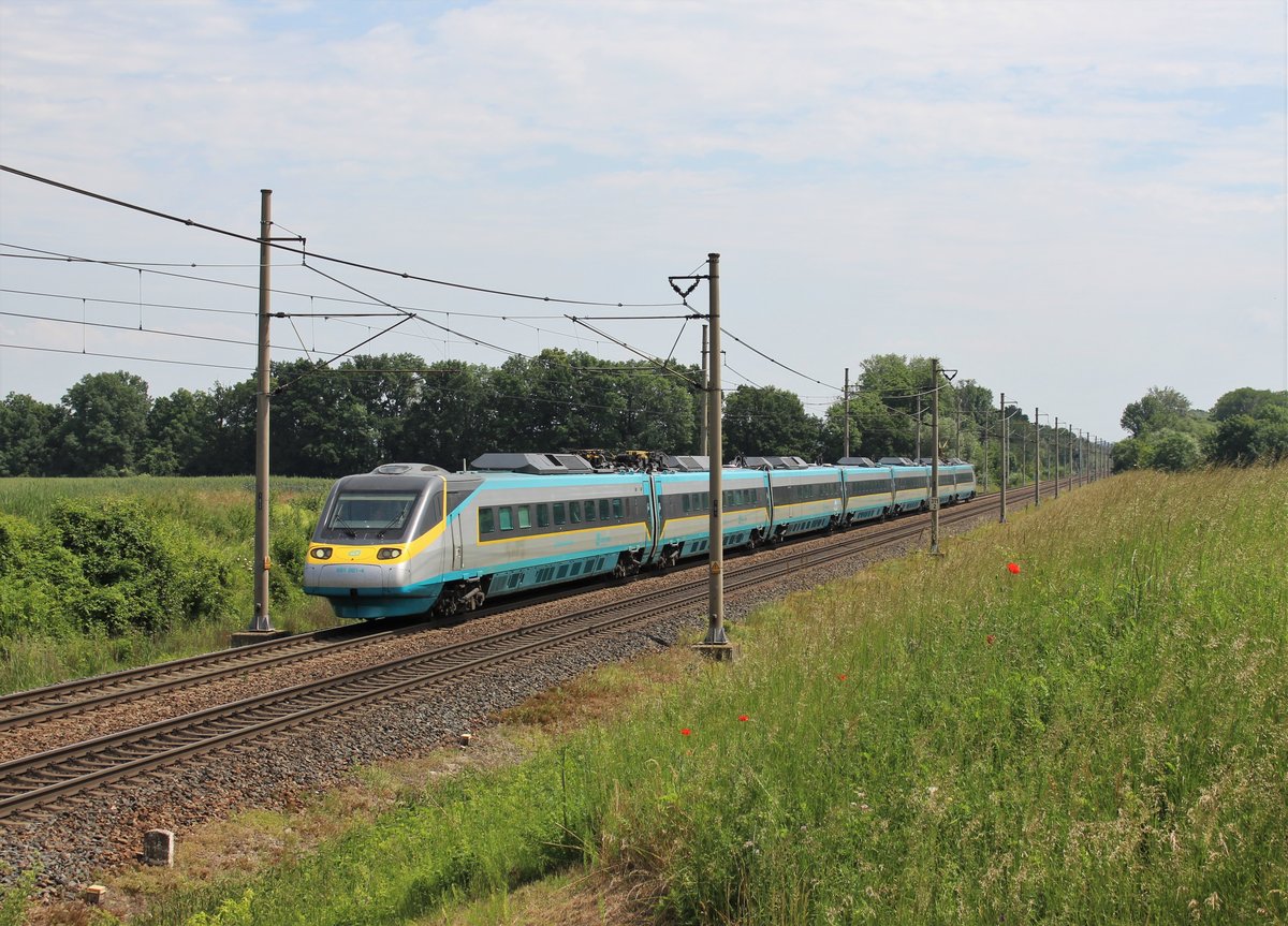 681 001 zusehen am 13.06.20 mit SC 242 in Pardubice Opočínek.
