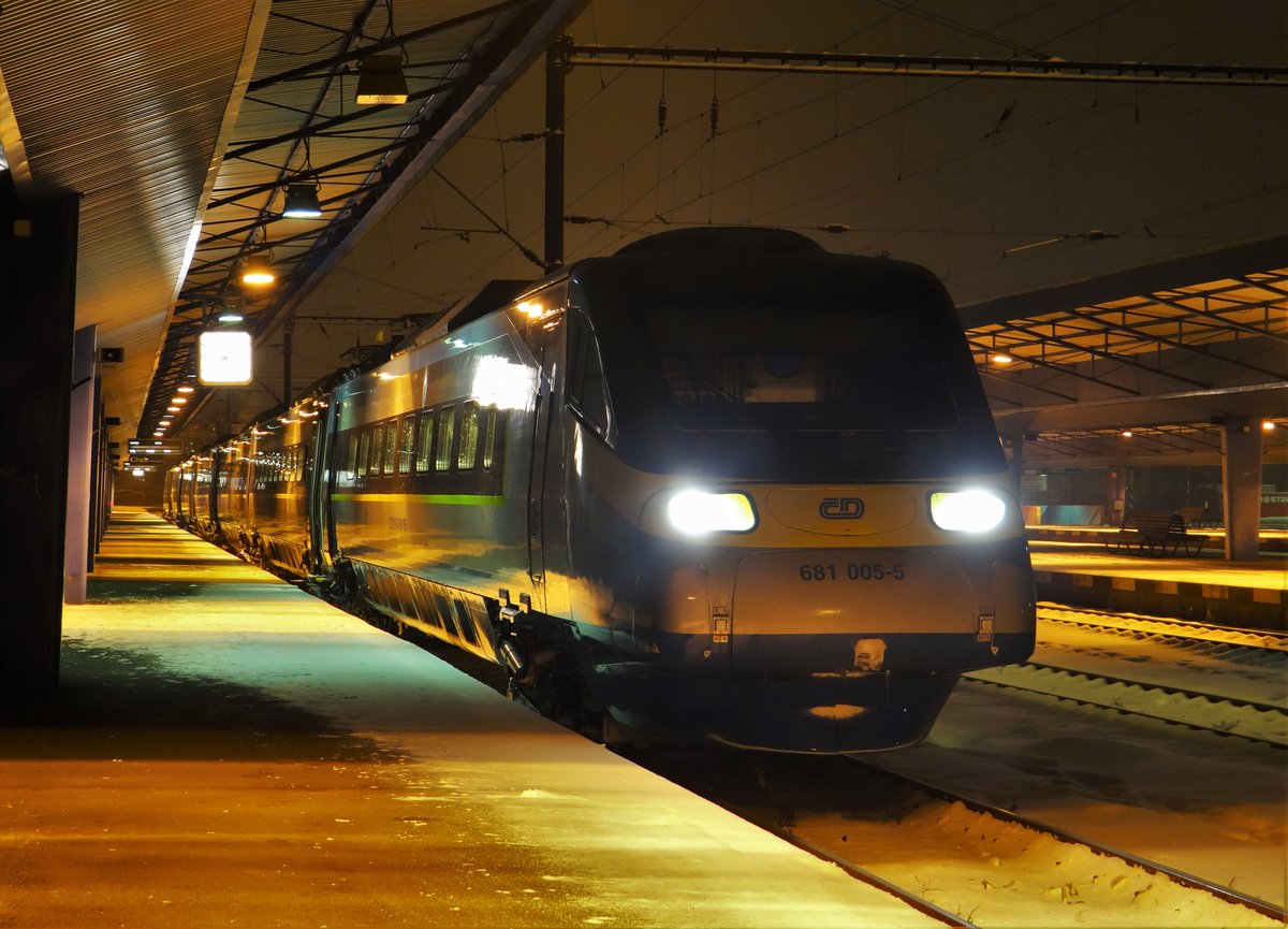 681 005-5 zu sehen am 30.12.14 in Cheb. 