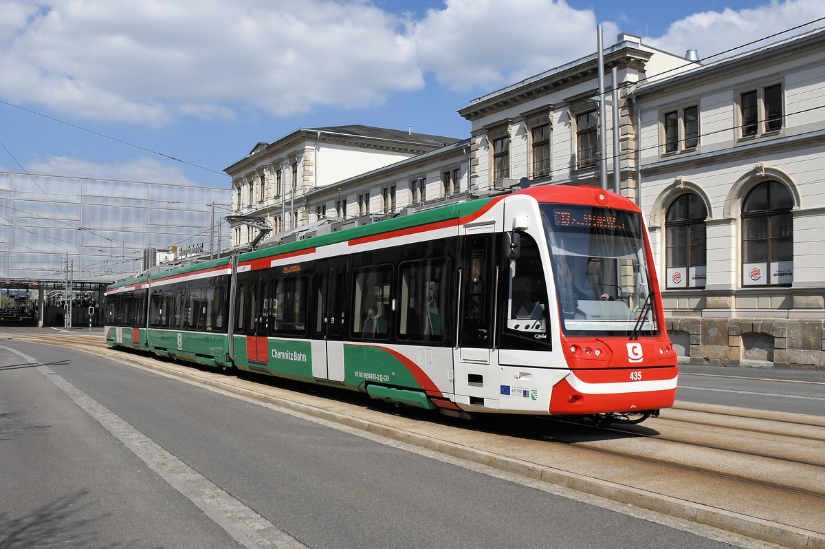 690 435 am 30.04.17 bei der Ausfahrt Chemnitz Hbf