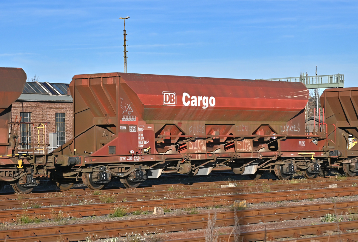 6948 881-1 DB-Cargo Sch�ttgutwagen im Bf Euskirchen - 11.12.2025
