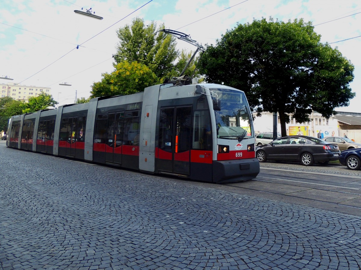699 als Sonderzug; Taborstraße in WIEN; 130829