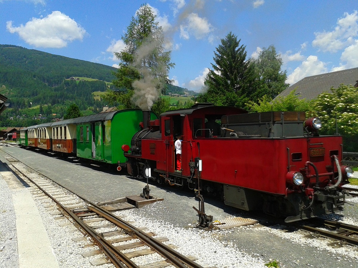 699.01 der Taurachbahn mit einem Zug nach St.Andr Andlwirt am 4.7.2015 in Mauterndorf.