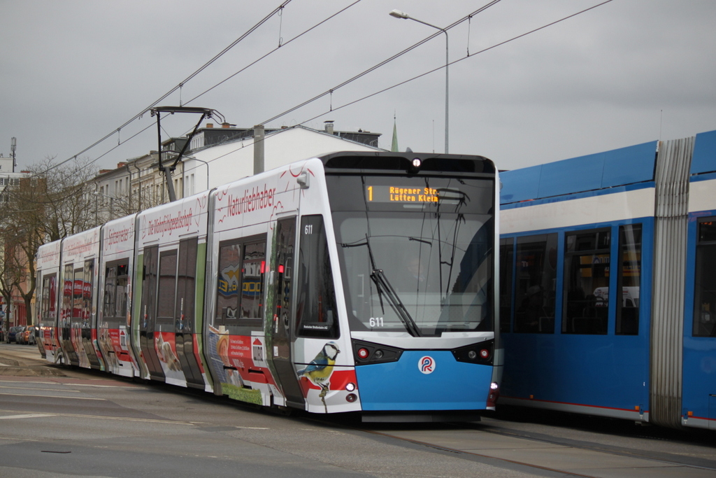 6N2(611)mit Werbung fr die Rostocker Wohngesellschaft WIRO war am 06.03.2015 als Linie 1 von Hafenallee, Rostock nach Rgener Strae, Rostock in der Rostocker Innenstadt unterwegs.06.03.2015
