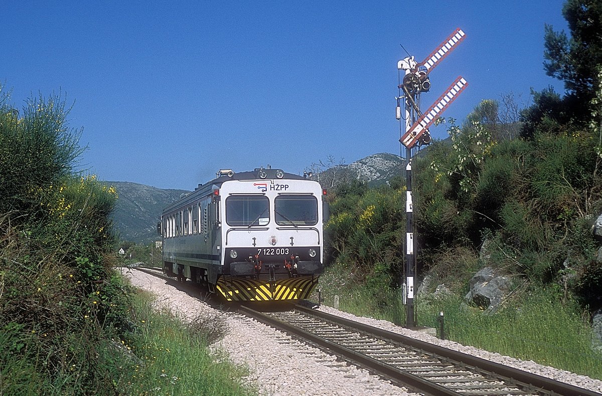 7 122 003  Kastel Stari  20.04.19