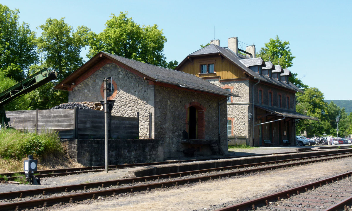 7. Juli 2013, der Bahnhof Fladungen. Das  Rhön-Zügle  und ein Oldtimer-Treffen mit dem Thema der  Wirtschaftswunder-Zeit  lockten viele Besucher.
