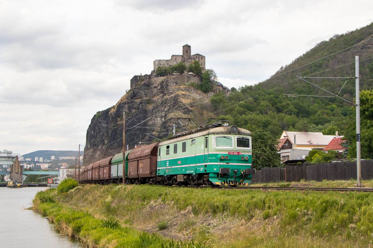 7. Juli 2019 in Usti nad Labem: 122 045-8 war damals noch regelmäßig anzutreffen. 