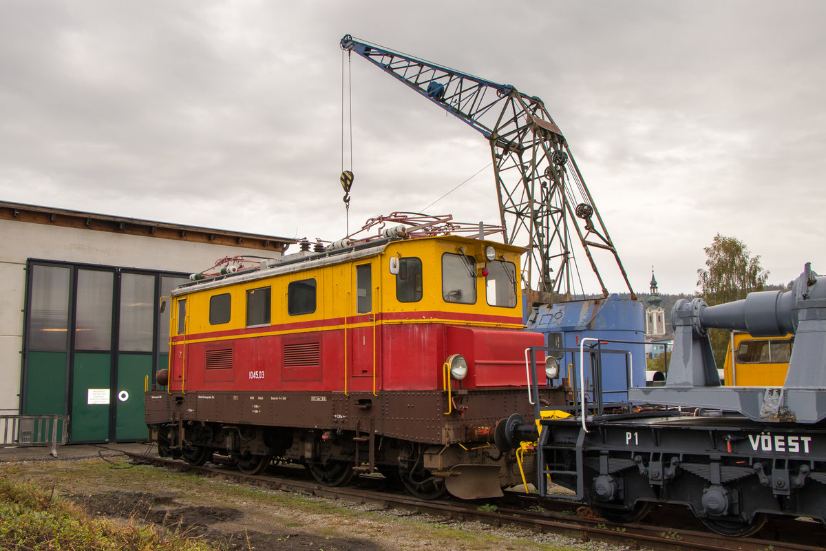 7. Oktober 2018 im Eisenbahnmuseum Ampflwang: 1045.03 wird nach und nach aufgearbeitet. Man sieht, es geht in die absolut richtige Richtung! 