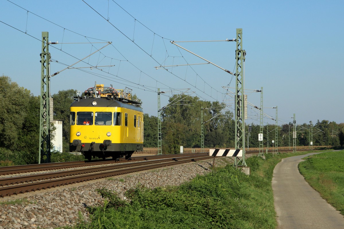 701 073 Richtung Stuttgart bei Helmsheim, 01.10.2015.