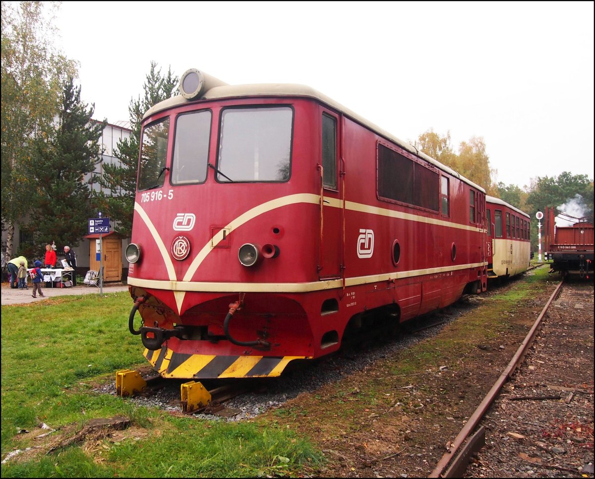 705 916-5 in Eisenbahnmuseum Lužná u Rakovnika am 10.10.2015.