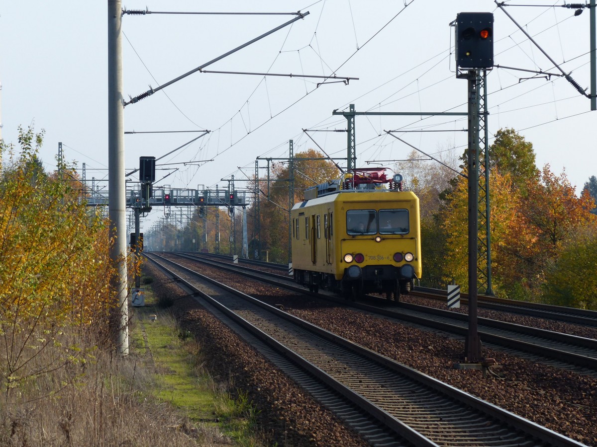708 306 fährt am 14.11.2014 durch Dresden-Strehlen.