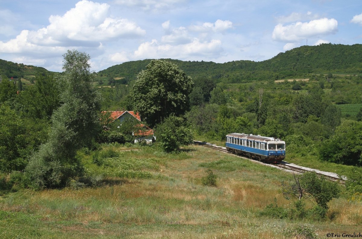 710 009 mit einem PT von Zajecar nach Nis bei Vrelo am 06.07.16.