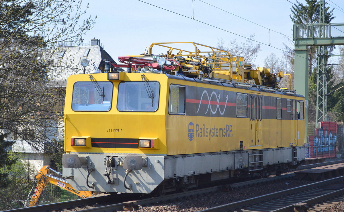 711 009-1 Bj. 1996  Bauart: Instandhaltungsfzg. für Oberleitungen wurde 2009 von der DB an die Fa. Railsystems RP veräußert und ist seitdem überall in Deutschland im Einsatz, hier am 02.04.19 Dresden-Strehlen.