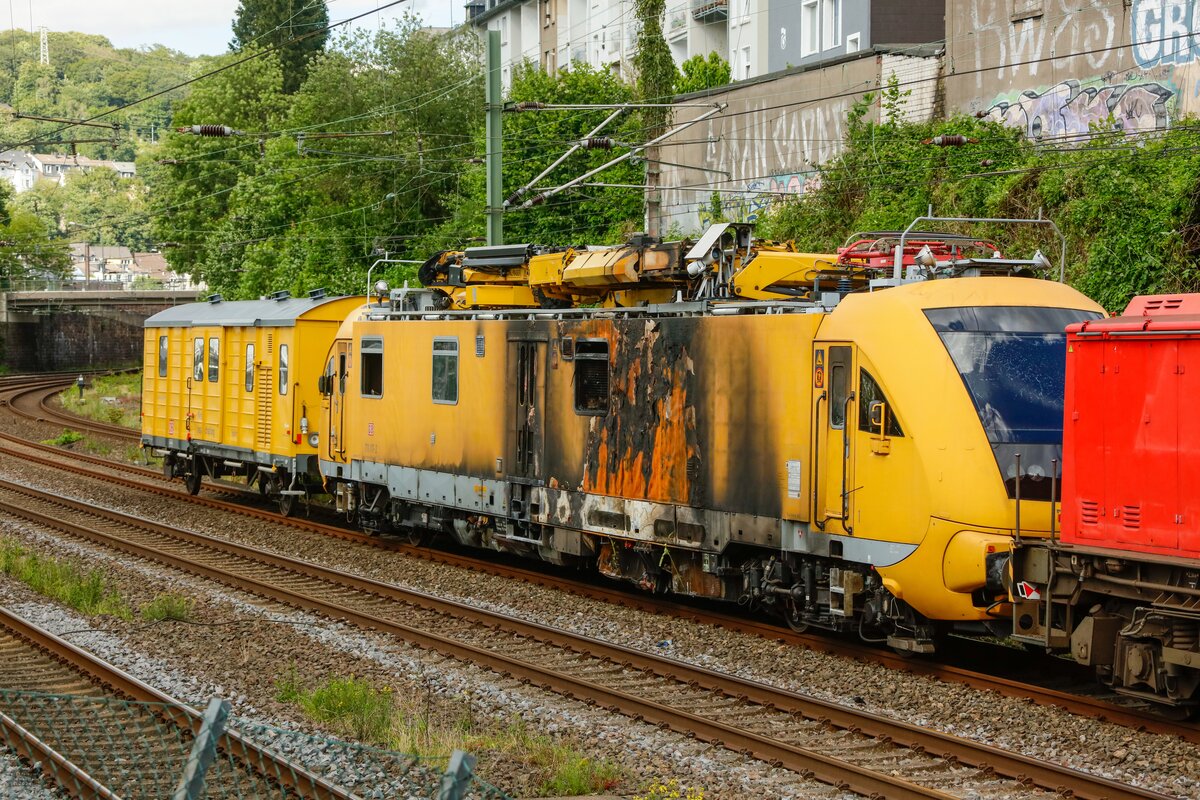 711 117-2 DB in Wuppertal, Juni 2024.