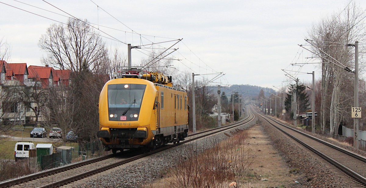 711 117-2 fährt am 12.02.2014 durch den Haltepunkt Zwickau Pölbitz.