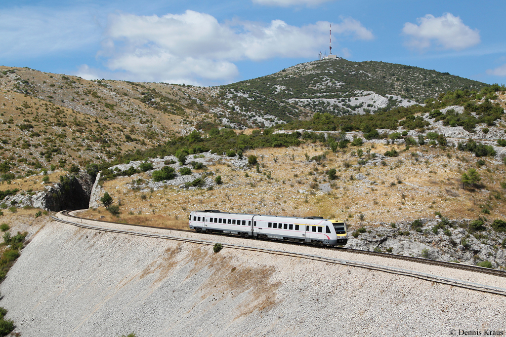 7123 007/008, der letzte noch betriebsf�hige 7123 von urspr�nglich 8 Triebz�gen, ist am 29.08.2013 als ICN 521 bei Labin auf dem Weg nach Split.