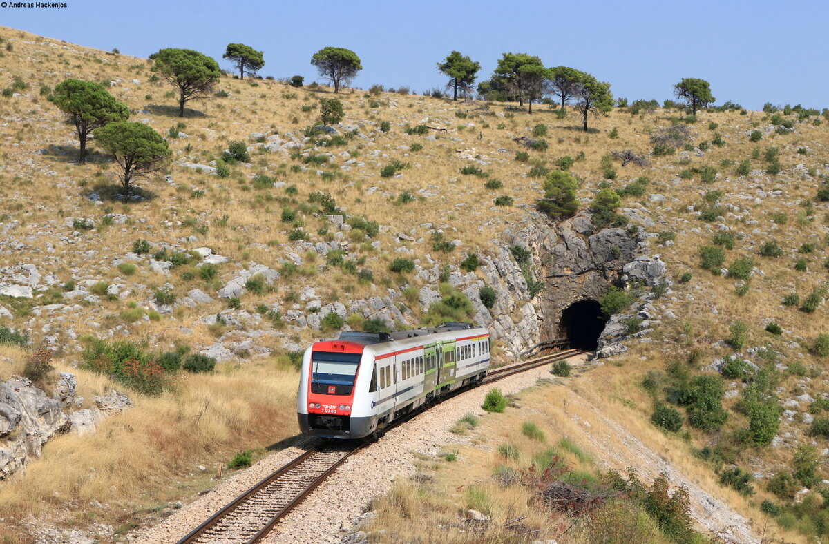 7123 012/ 7123 011 als IC 1522 (Split-Zagreb Glavni kolodvor) bei Maljkovići 23.8.21