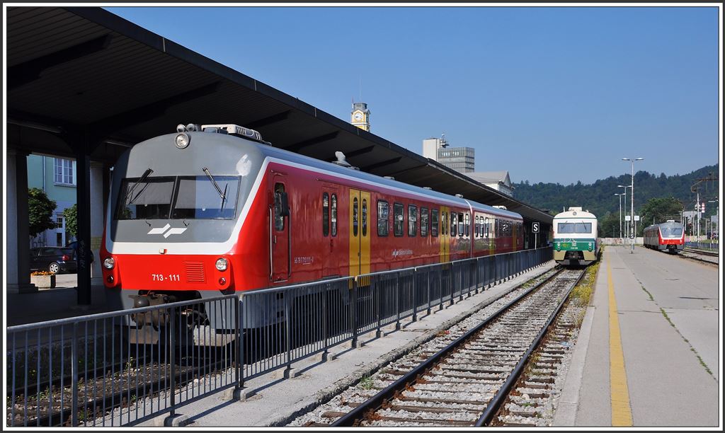 713-111, 713-126 und 715-110 in Ljubljana. (03.07.2015)
