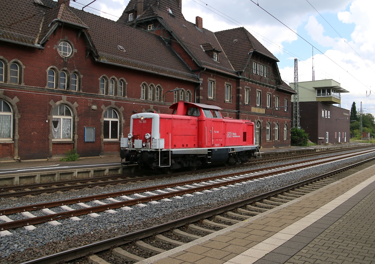 714 005 (212 244-8) der DB Netz Notfalltechnik kam am 24.07.2014 als Tfzf in Richtung Süden durch Eichenberg.