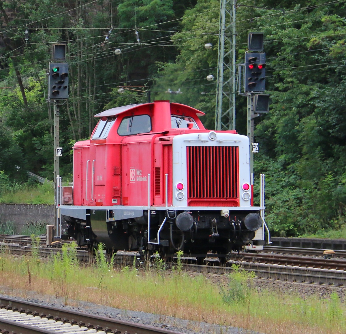 714 015 (212 160-6) kann nach einem Signalhalt in Eichenberg ihre Fahrt in Richtung Süden fortsetzten. Aufgenommen am 28.07.2015.