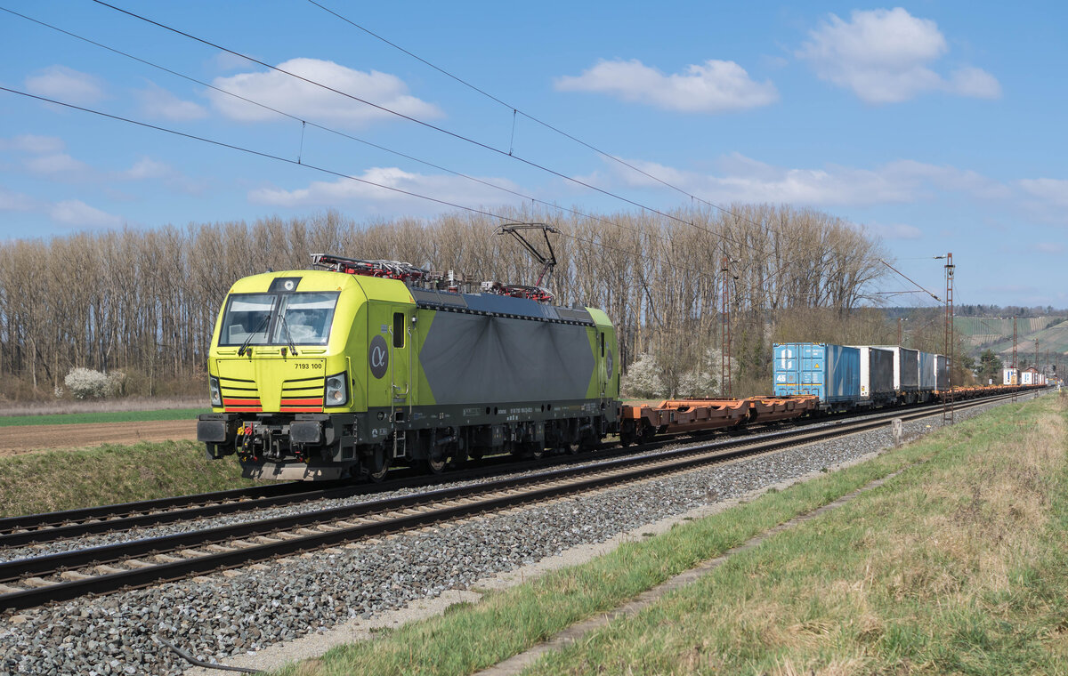 7193 100-3 gesehen am 27.03.2025 bei Retzbach-Z. mit einem Containerzug.
