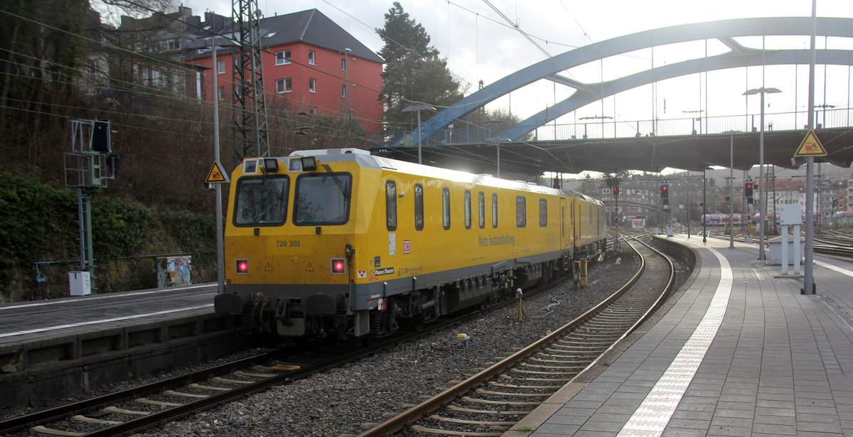 720 301 DB Netz Instandhaltung steht in Aachen-Hbf.
Aufgenommen in Aachen-Hbf. 
Am Nachmittag vom 9.2.2019.