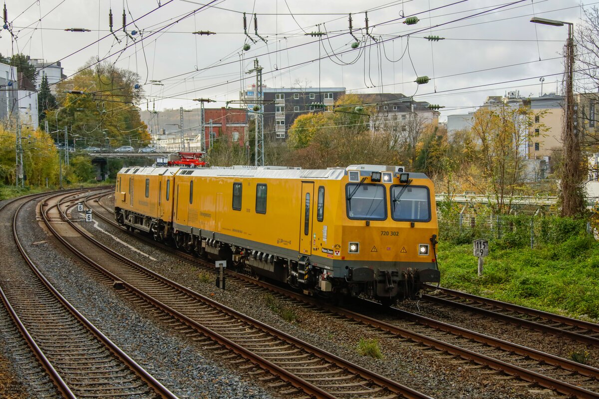 720 302 DB Fahrwegmesszug in Wuppertal, November 2021.