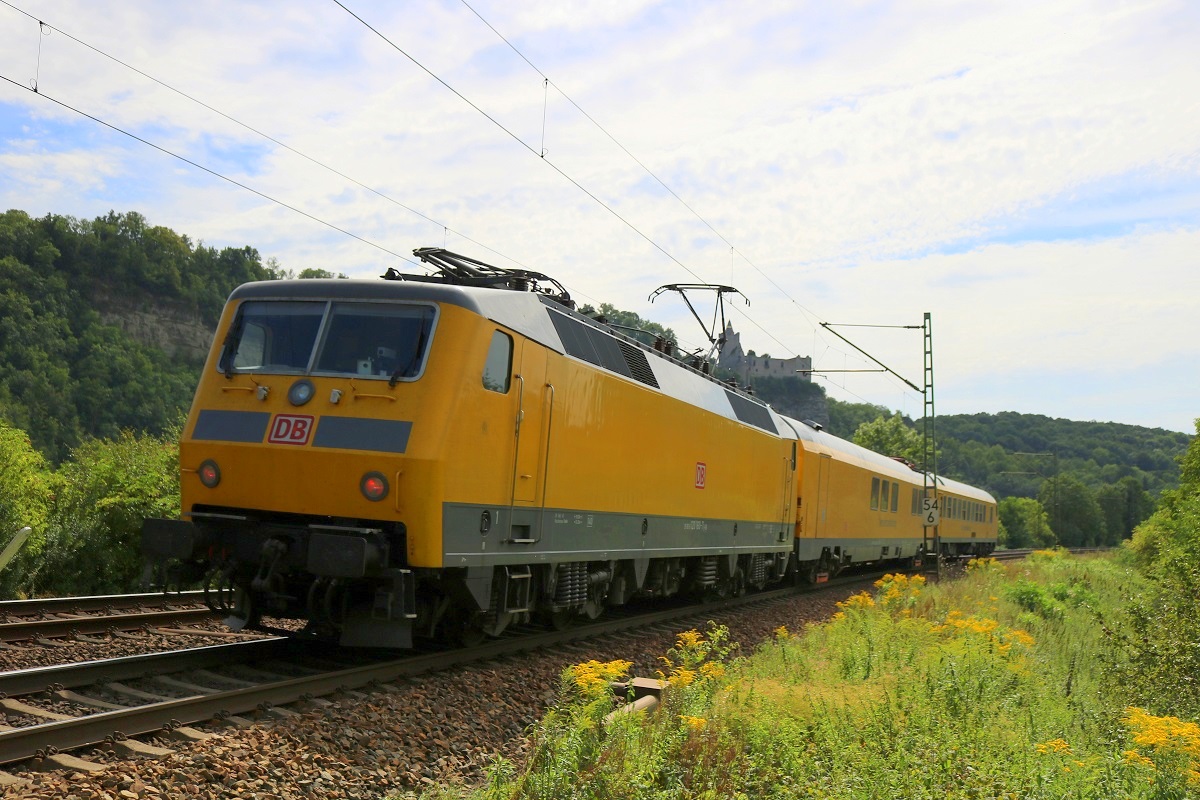 721 101 der DB Fahrwegmessung (DB Netz AG) fährt bei Saaleck auf der Bahnstrecke Halle–Bebra (KBS 580) Richtung Erfurt und fügt sich farblich gut in das Landschaftsbild ein. [8.8.2017 - 14:34 Uhr]