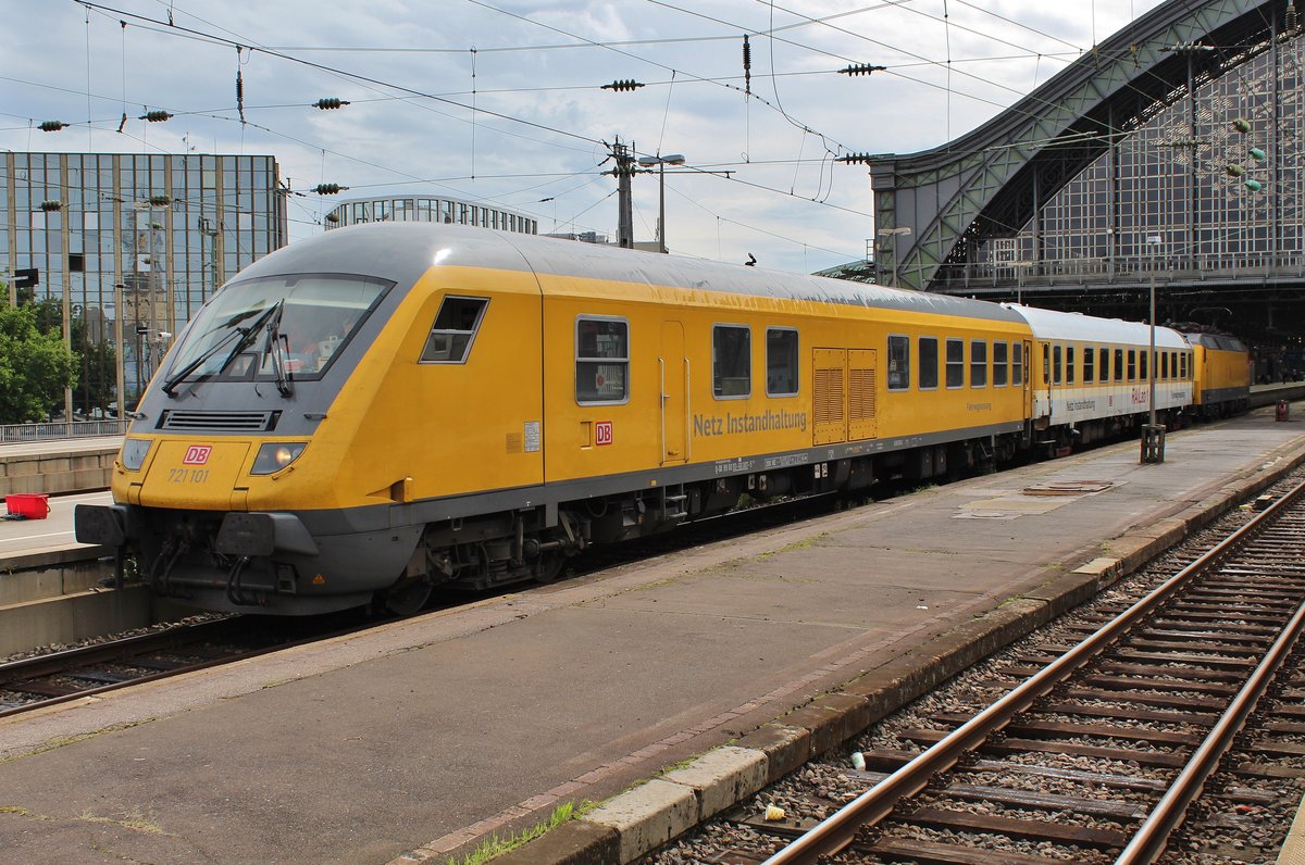 721 101 steht am 17.8.2017 eingereiht in RAILab1 im Kölner Hauptbahnhof. Schublok war 120 160-7.