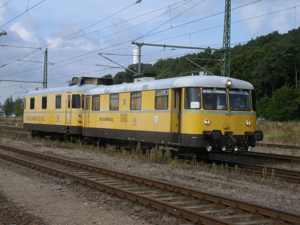 725/726 004 wartete,am 12.September 2013,in Lietzow.