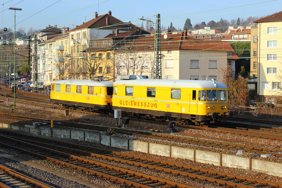 726 003-7 + 725 003-8 DB Gleismesszug in Pforzheim unterwegs in Richtung Mühlacker. /Dezember 2013