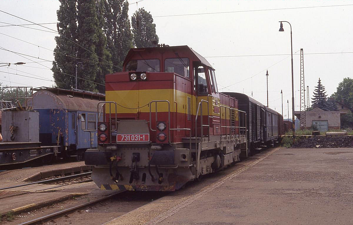 731031 am 2.7.1992 im Bahnhof Podebrady.