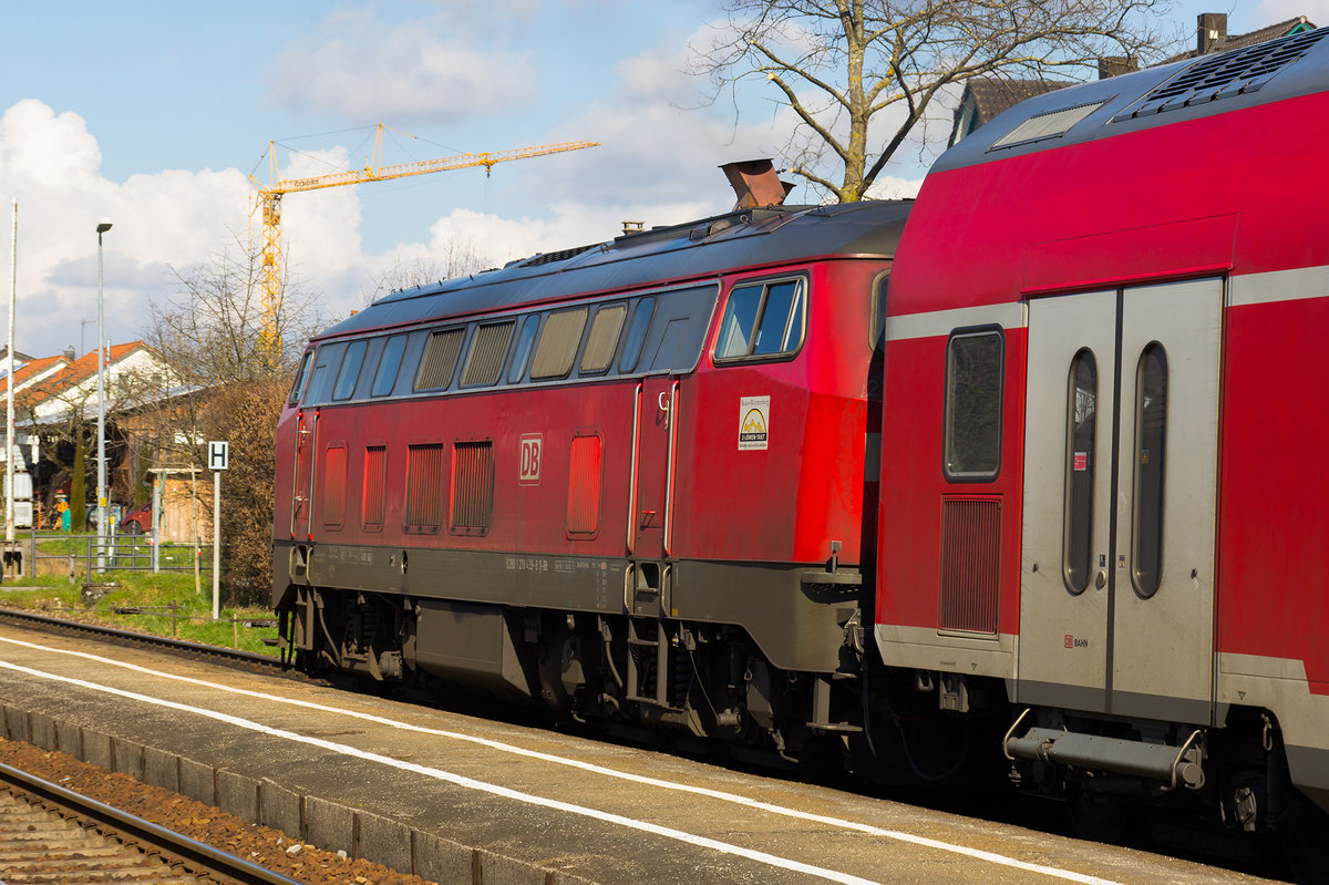 7.3.16
218 439-8 schiebt ihre Dotos nach Lindau Hbf. Aufgenommen in Nonnenhorn.