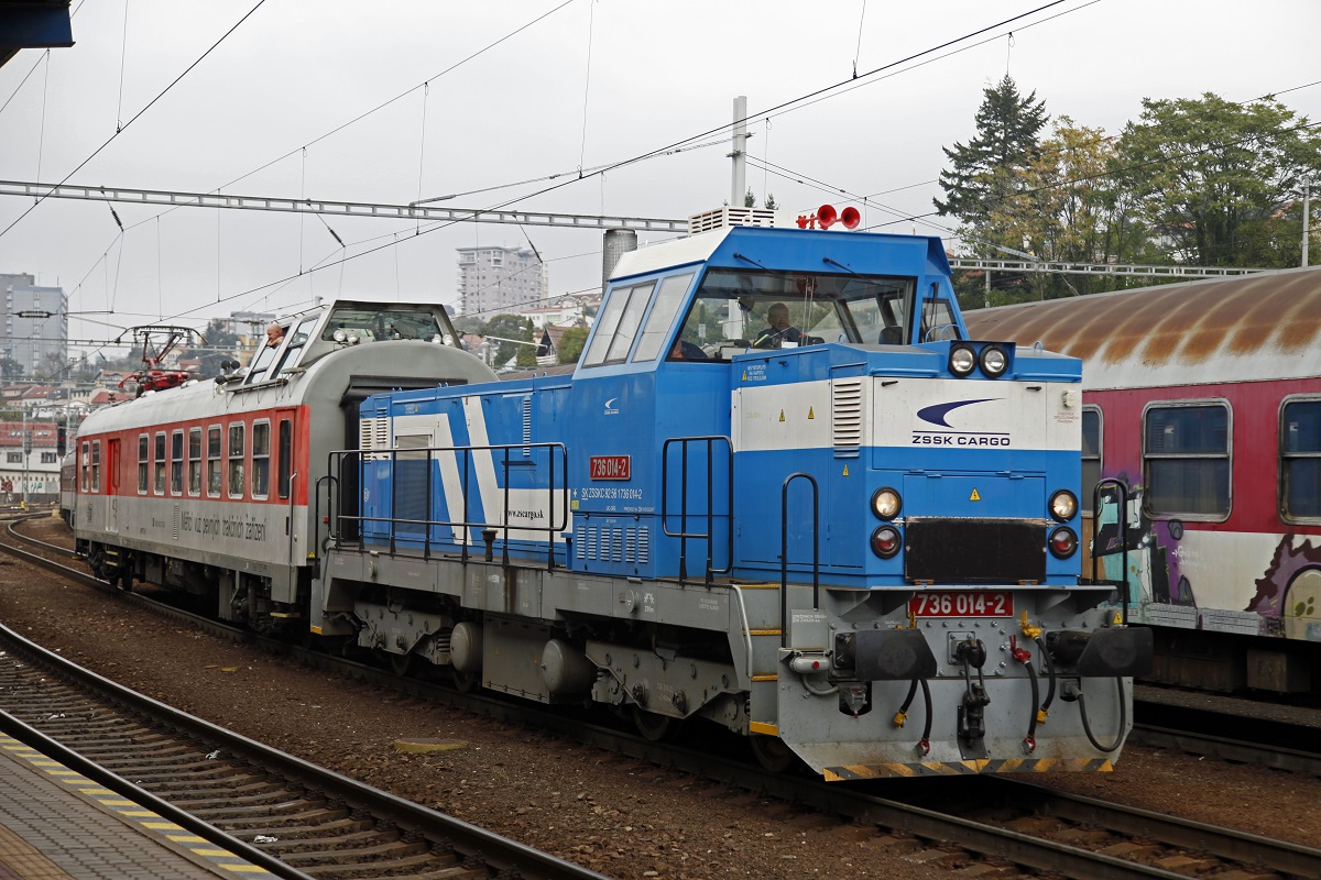 736 014 mit Meßwagen in Bratislava Hlavna Stanica am 5.10.2015.
