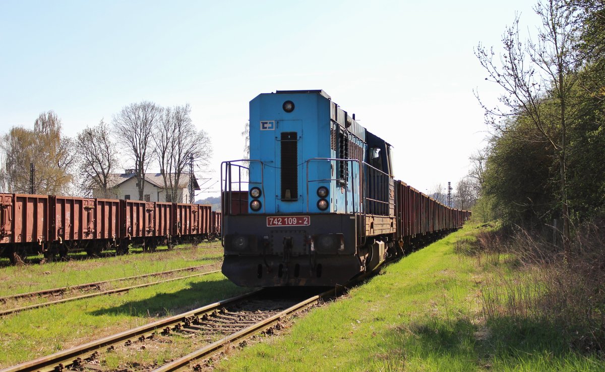 742 109-2 zu sehen in Tršnice am 18.04.18 beim abholen der alten Waggons zum verschrotten.